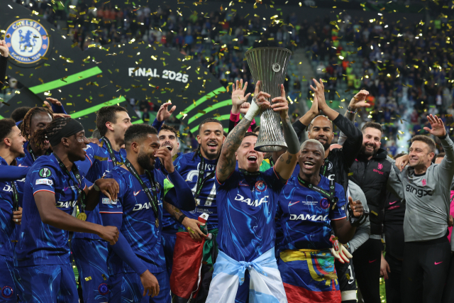 2024-2025 유럽축구연맹(UEFA) 콘퍼런스리그(UECL) 우승을 차지한 첼시 선수들이 기뻐하는 모습. EPA=연합뉴스