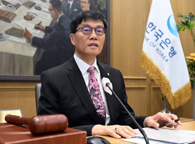 한은, 기준금리 0.25%p 인하…연 2.75→2.50%