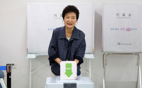 박근혜, 대구 달성군서 투표… 