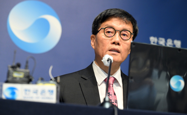 이창용 한국은행 총재가 29일 서울 중구 한국은행에서 열린 금융통화위원회 금리 결정에 대한 기자간담회에서 발언하고 있다. 연합뉴스