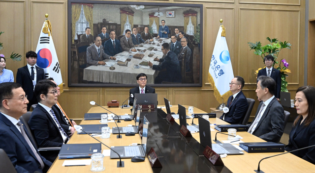 이창용 한국은행 총재가 29일 서울 중구 한국은행에서 열린 금융통화위원회를 주재하고 있다. 연합뉴스
