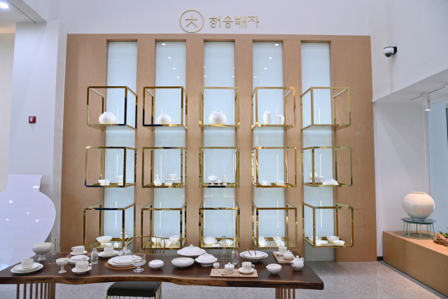 청송백자. 청송군 제공