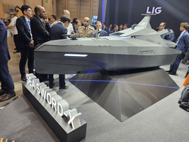 LIG넥스원이 MADEX2025에서 최초로 공개한 무인수상정 해검-X 콘셉트 모델. 피탐 범위를 최소화한 스텔스형 디자인에 다기능레이더(MFR) 등을 탑재했다. 조규덕기자