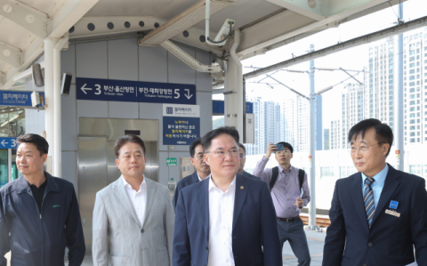 APEC 앞두고 경주·김해 교통 총점검…백원국 차관 현장행보