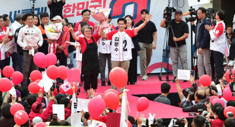 [포토뉴스] 포항에서 지지호소 하는 김문수 후보
