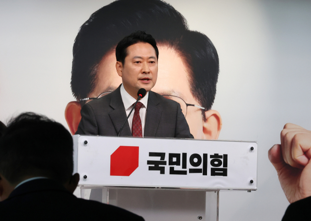 국민의힘 장동혁 선대위 상황실장이 1일 서울 여의도 중앙당사에서 긴급 현안 기자회견을 열고 민주당의 