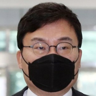 '文에 뇌물공여 혐의' 이상직, 국민참여재판 신청