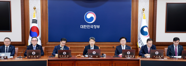 이주호 대통령 권한대행 부총리 겸 교육부 장관이 정부서울청사에서 열린 국무회의를 주재하고 있다. 연합뉴스