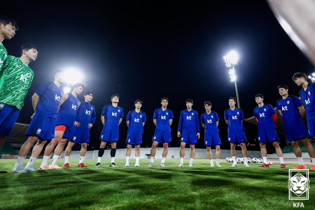 한국 축구대표팀이 3일(현지시간) 이라크 바스라 알 파이하 스타다움에서 훈련을 하고 있다. 축구대표팀은 6일 이라크를 상대로 2026 북중미 월드컵 아시아 3차 예선 B조 9차전을 치른다. 연합뉴스