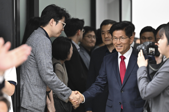국민의힘 김문수 전 대선 후보가 4일 서울 여의도 중앙당사에서 열린 제21대 대통령선거 국민의힘 중앙선거대책위원회 해단식에 참석하고 있다. 연합뉴스