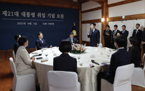 李 대통령, 7개 정당 대표와 오찬 