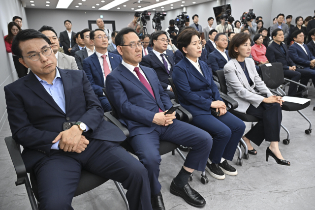 4일 서울 여의도 중앙당사에서 열린 제21대 대통령선거 국민의힘 중앙선거대책위원회 해단식에 국민의힘 의원들이참석해 있다. 연합뉴스