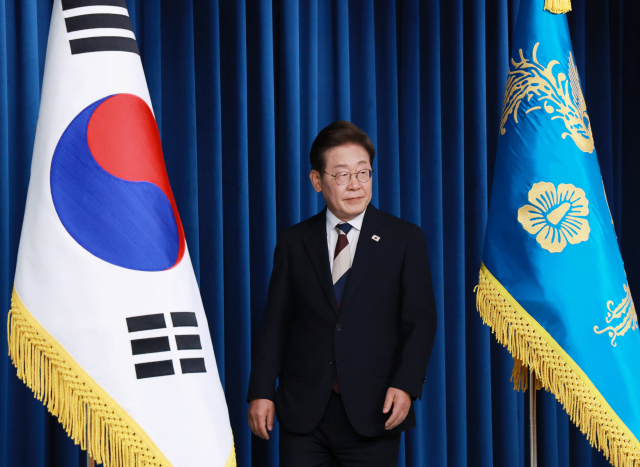 이재명 대통령이 4일 서울 용산 대통령실 청사에서 열린 인사브리핑에 입장하고 있다. 연합뉴스