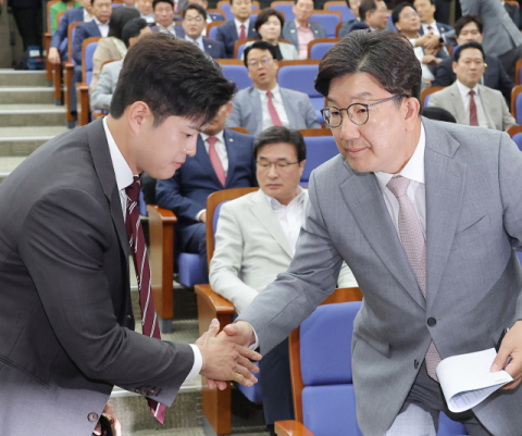 권성동 등 지도부 줄사퇴에…김용태 
