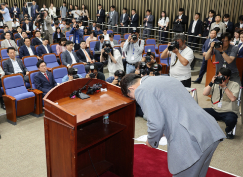내부 분열로 보수 몰락 자초한 국힘…