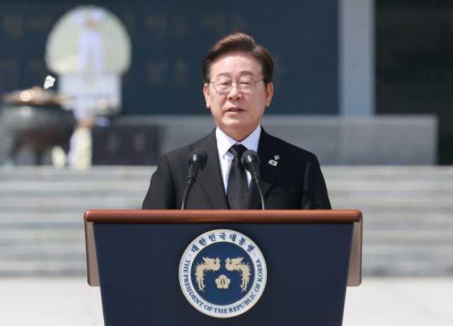 이재명 대통령이 6일 서울 동작구 국립서울현충원에서 열린 70회 현충일 추념식에서 추념사를 하고 있다. 연합뉴스
