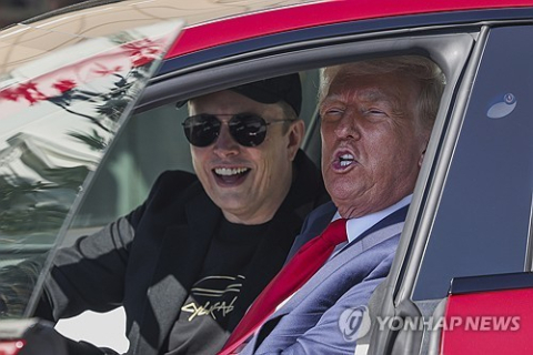 머스크의 화해 요청에…트럼프 