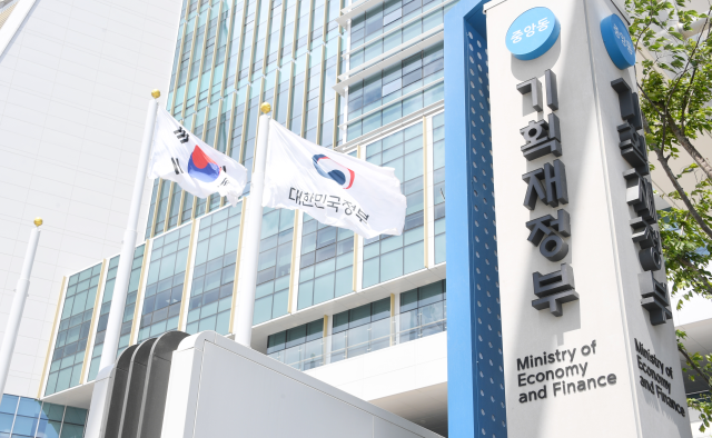 '0%대 성장' 한국 경제 20조 추경·규제 완화로 살린다