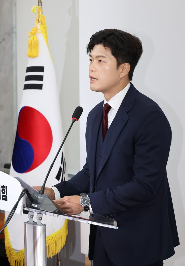 국민의힘 김용태 비상대책위원장이 8일 국회에서 기자회견을 열고 당 개혁 과제 등을 설명하고 있다. 연합뉴스