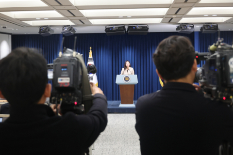 대통령실 브리핑룸 카메라 추가 설치…질문하는 기자도 중계
