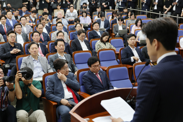 국민의힘 김용태 비상대책위원장이 9일 서울 여의도 국회에서 열린 의원총회에서 발언하고 있다. 연합뉴스