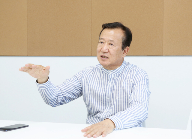마을버스 운송업체와 폐기물 수거 업체를 운영 중인 배무섭 재경 김천향우회장은 지역 주민과 고향 이웃들을 위한 다양한