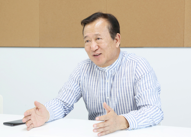마을버스 운송업체와 폐기물 수거 업체를 운영 중인 배무섭 재경 김천향우회장은 지역 주민과 고향 이웃들을 위한 다양한 