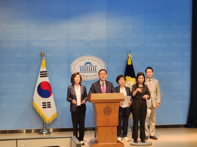 10일 주호영, 김기현, 나경원, 조배숙, 장동혁 의원은 이날 국회에서 기자회견을 열고 