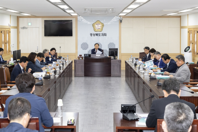 경상북도의회는 11일 의장단과 상임위원장, 예산결산특별위원장이 참석한 연석회의를 열고 제21대 대통령 대선 공약과 관련된 경북도 추진상황을 점검했다. 경북도의회 제공