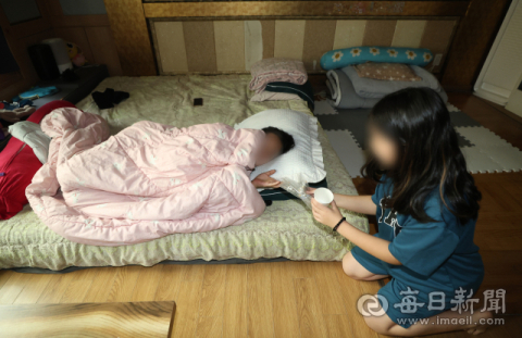 [들리지 않는 SOS, 가족을 짊어진 아이들](1)알콜 의존 엄마 대신한 11살 가장 