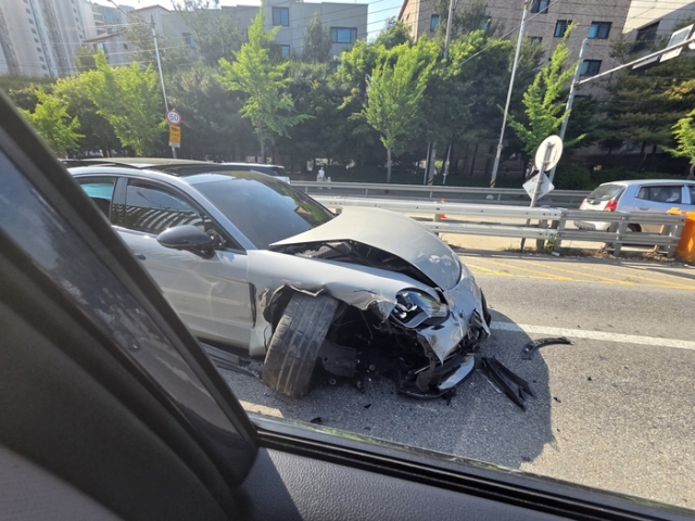 '마약 양성' 20대, 포르쉐 몰다가 6중 추돌