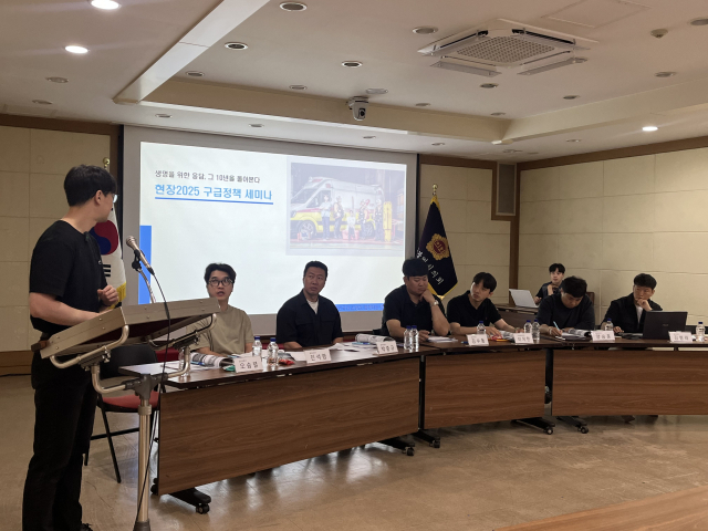 전국공무원노동조합 대구소방지부는 5일 대구시의회에서 구급 세미나를 열고, 구급 대원들의 업무 부담을 줄일 수 있는 대책으로 나드리콜 투입을 제안했다. 정두나 기자.