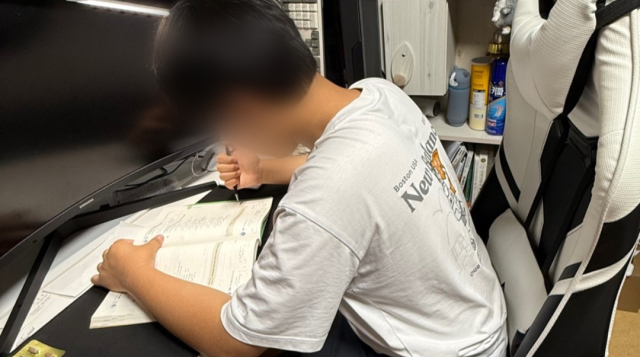 [가족 짊어진 아이들] 아픈 가족 손발 역할하느라 공부할 시간 없어