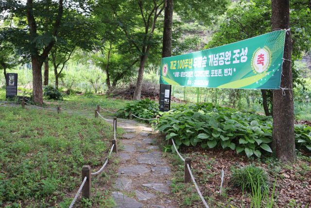 람 숲은 아이들과 선생님, 동문의 손길로 빚은 학교의 숨결이다.