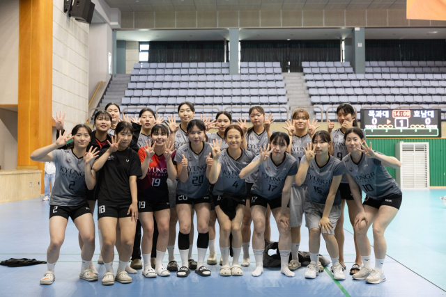 경일대 여자 배구부는 U리그에서 순항 중이며, 2026년 아이치·나고야 아시안게임 비치발리볼 국가대표로 전하리, 서가은(재학생), 이호빈, 신지은(졸업생) 등 4명이 전원 경일대 출신으로 선발되는 진기록을 세웠다. 경일대 제공