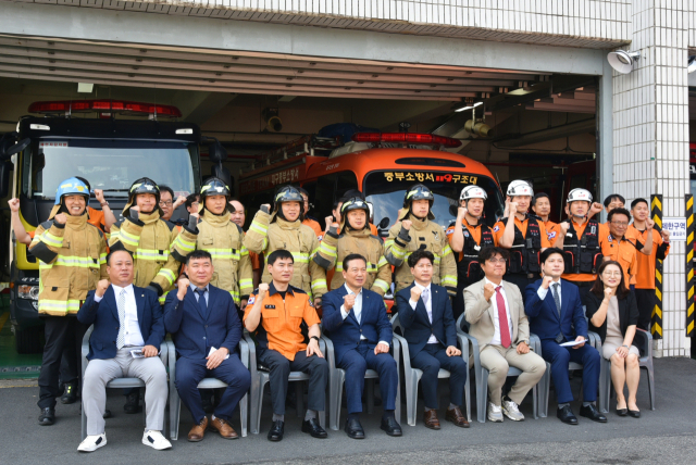 대구중부소방서는 제38회 전국소방기술경연대회 대구대표로 참가하는 소방공무원들을 격려하기 위해 조재구 남구청장, 권오순 천마라이온스클럽 회장 및 회원들이 소방서를 방문했다고 밝혔다. 중부소방서 제공