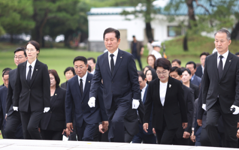 與 8·2 전당대회 경쟁 본격화…강력한 집권당 선장 누가 맡나