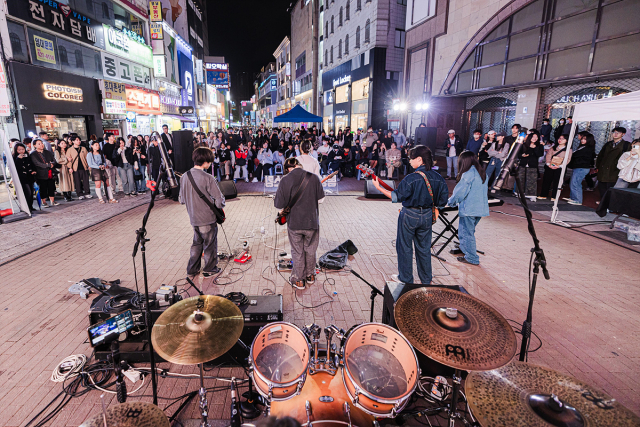 지난해 동성로에서 펼쳐진 청년버스킹 오픈캠퍼스 모습. 대구시 제공
