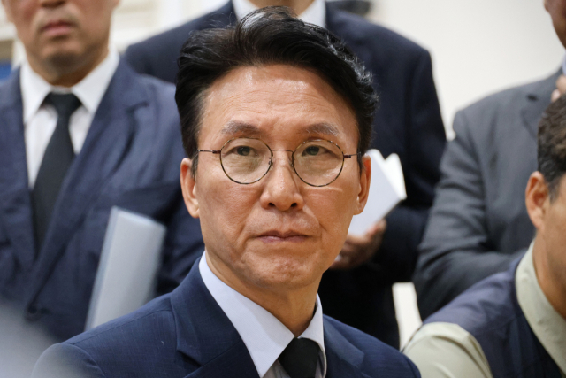 김민석 국무총리 후보자가 16일 충남 태안군 태안의료원에 마련된 고(故) 김충현 비정규직 노동자 빈소를 찾아 조문을 하기 전 