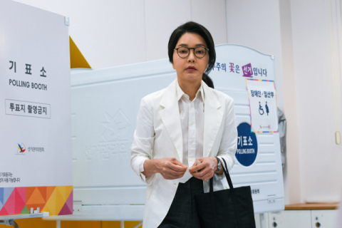 김건희 여사, 극심한 우울증으로 입원…병상 지킨 尹