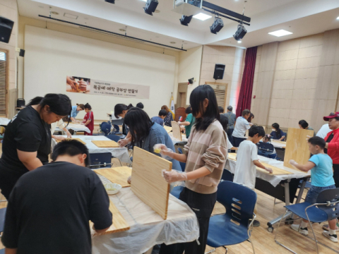 다문화가정 자녀, 나무로 꿈을 새기다…'애착상 만들기' 체험