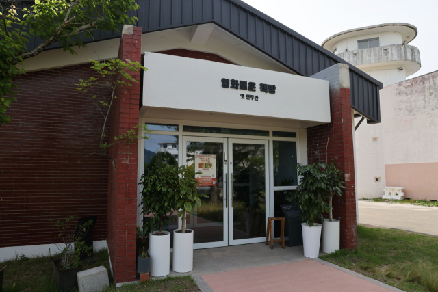 연무장은 한국영상자료원 지역미디어 라이브러리인