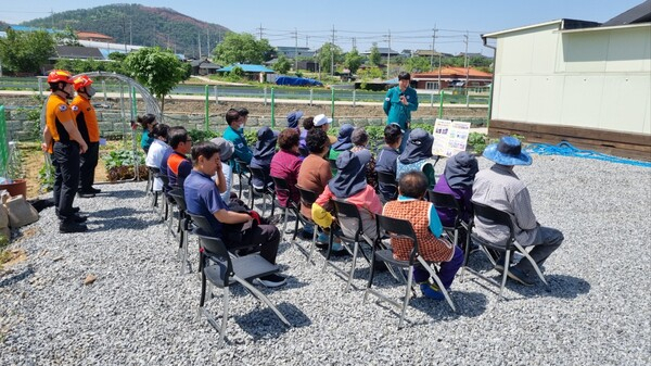 지난달 19일 영양군은 산불이 발생한 산사태 위험지역 주민들을 대상으로 대피 훈련 등을 실시했다. 영양군 제공