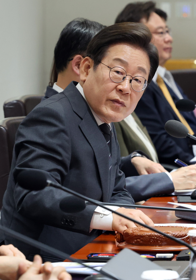 이재명 대통령이 19일 용산 대통령실에서 국무회의를 하고 있다. 연합뉴스