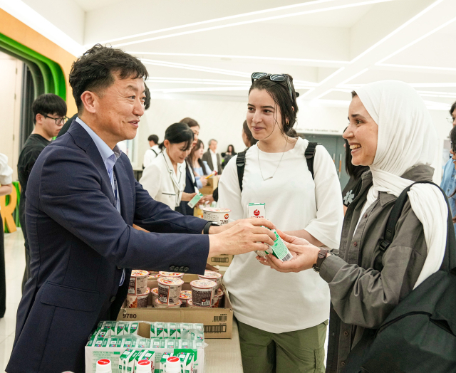 19일, 영진전문대 도서관에서 열린 기말고사 응원 간식 나눔 행사 모습. 영진전문대 제공