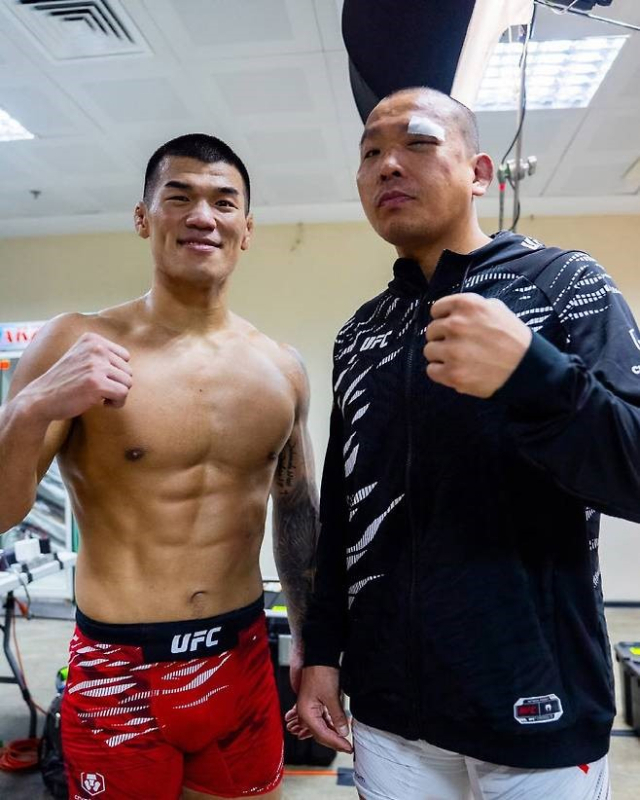 22일 UFC 무대에서 승리를 챙긴 박준용(오른쪽)과 고석현. UFC 제공