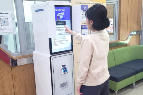 달서구립도서관, 대구 최초 '무인 회원증 발급기' 도입… 대기시간 줄인다