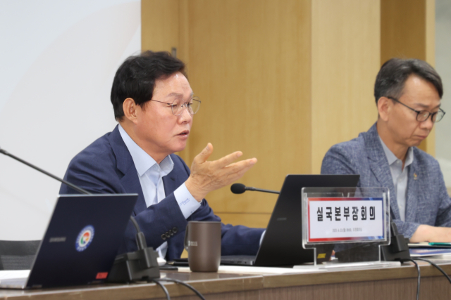 박완수 도지사가 23일 NC 다이노스 구단의 연고지 이전 논란과 관련해, 지역 스포츠 활성화와 도민 자긍심 제고를 위해 도 차원의 지원 방안을 적극 검토를 지시하고 있다. 경남도청 제공