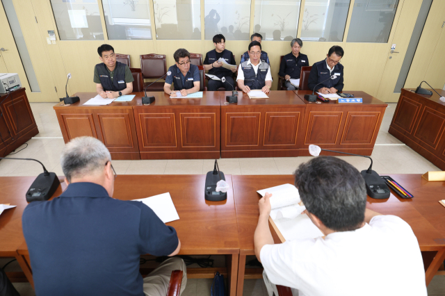 23일 대구지방고용노동청에서 대구시버스노동조합과 사업주의 임금·단체협약을 골자로 한 2차 사전조정회의가 진행되고 있다. 김영진 기자 kyjmaeil@imaeil.com