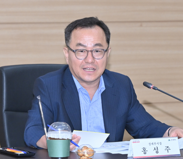 홍성주 대구시 경제부시장이 23일 대구공항에서